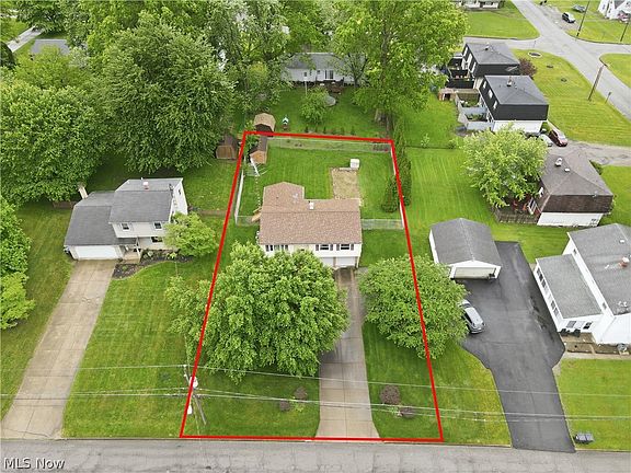 2nd image of 3955 Dunbar St