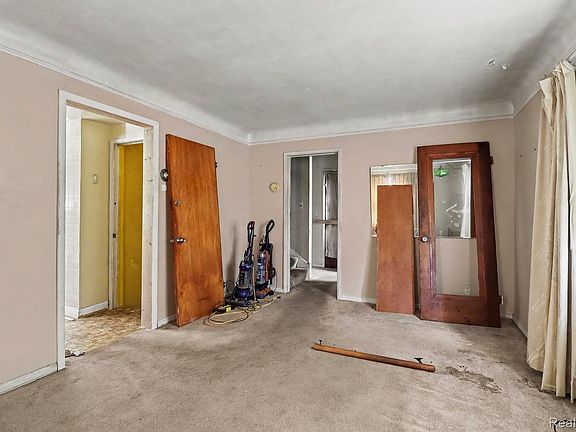 4th image of 16299 Manning St
