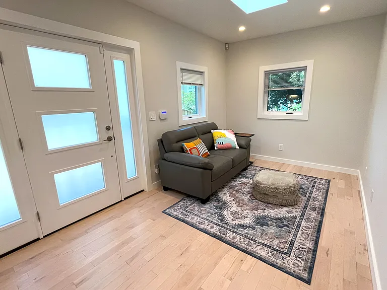 113B Plymouth Ave #B — Photo 5