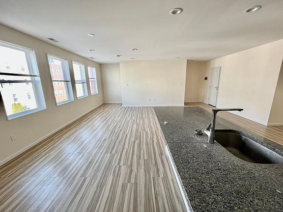 4th image of 812 N 48th St #13