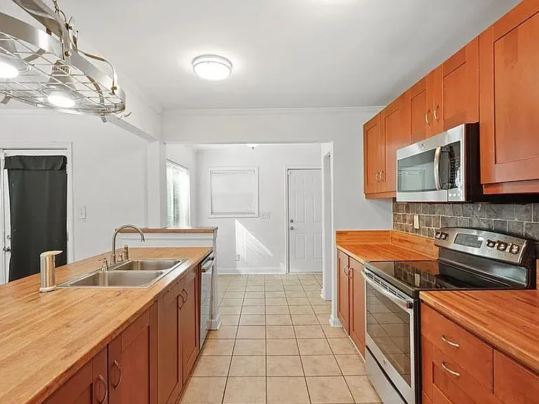 2371 Ben Hill Rd — Photo 7