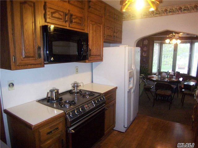 2nd image of 260 Merrifield Ave