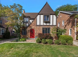 271 McMillan Rd, Grosse Pointe Farms, MI 48236