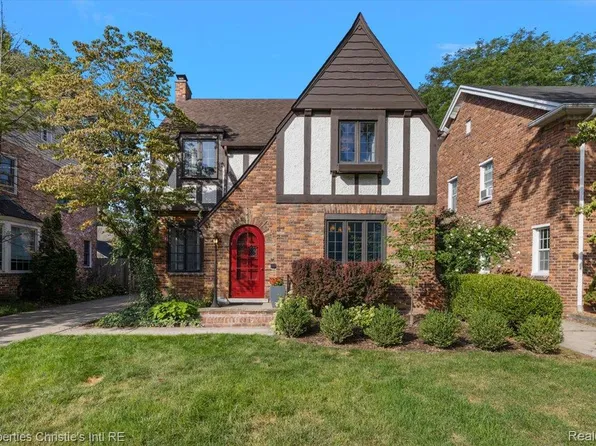 271 McMillan Rd, Grosse Pointe Farms, MI 48236