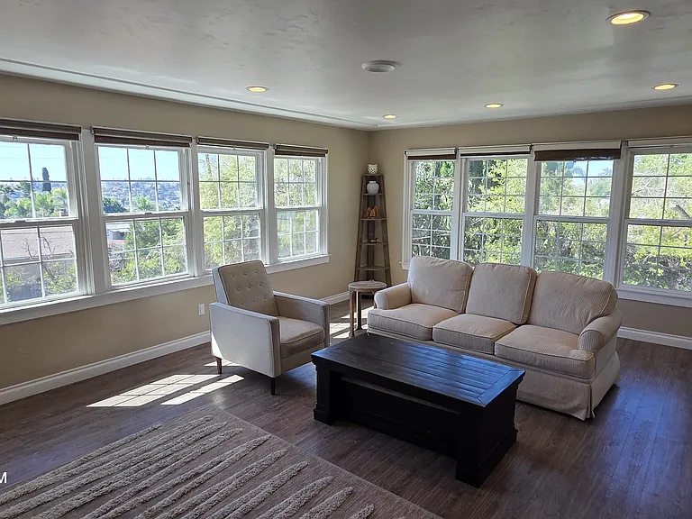 9260 Mesa Vista Ave — Photo 4
