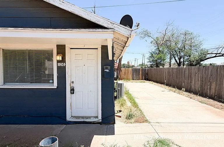 1805 Avenue V — Photo 14