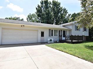 1113 4th St NE, Independence, IA 50644
