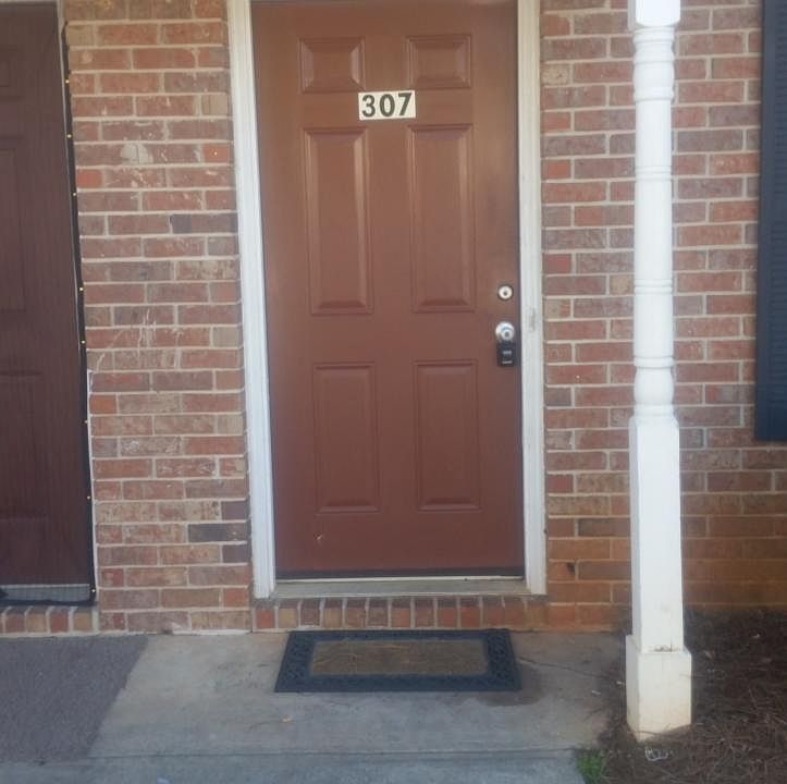 1st image of 307 Iron Belt Ct