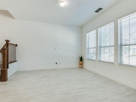 3rd image of 1490 Windermere Way