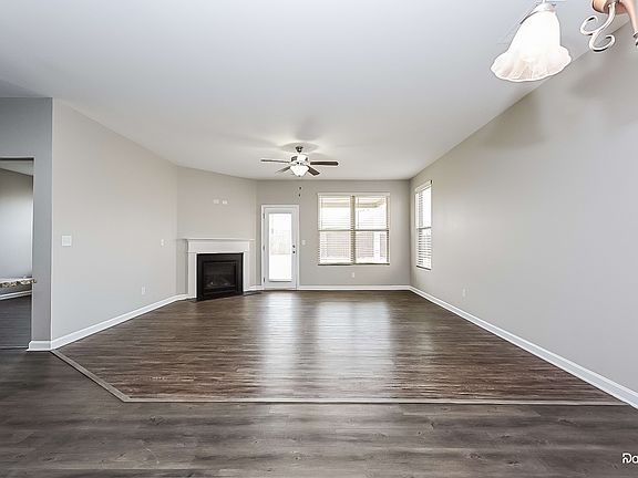 5th image of 1924 Stanton Way