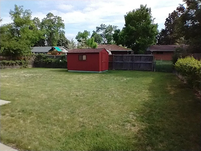1909 Springfield Dr — Photo 3