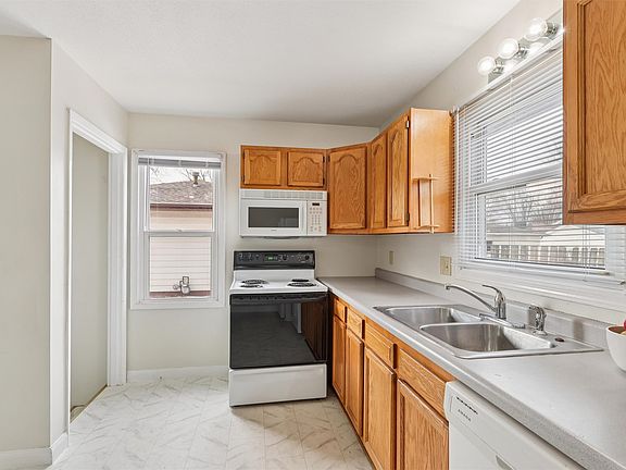 5th image of 326 NE 6th St