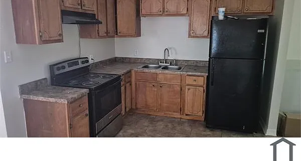 708 Bond St — Photo 4