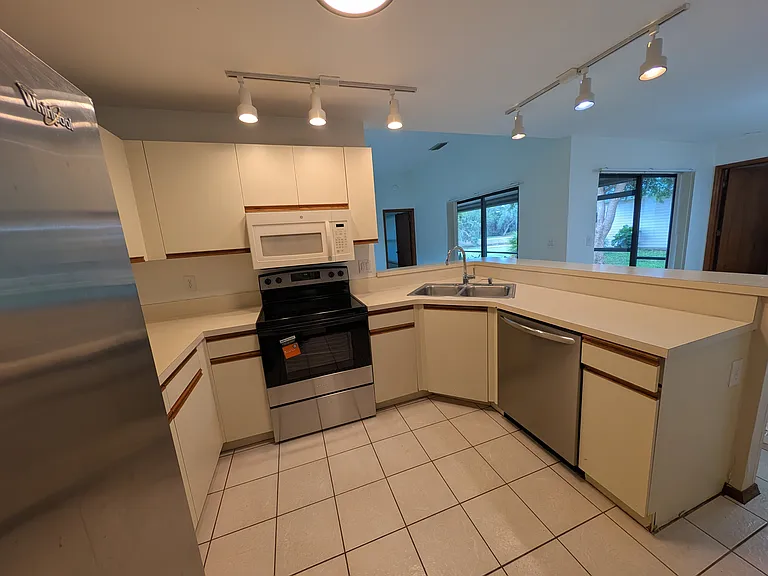 517 Bearded Oaks Cir — Photo 14