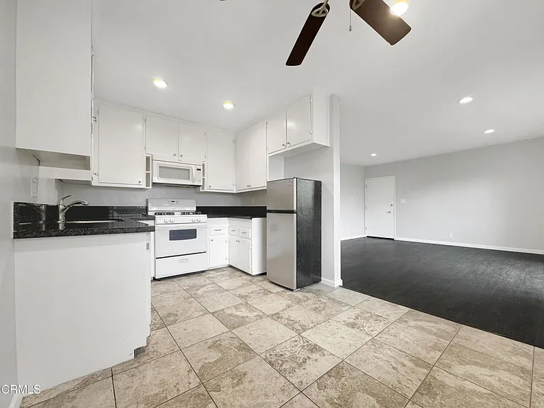 580 N Los Robles Ave #11 — Photo 3