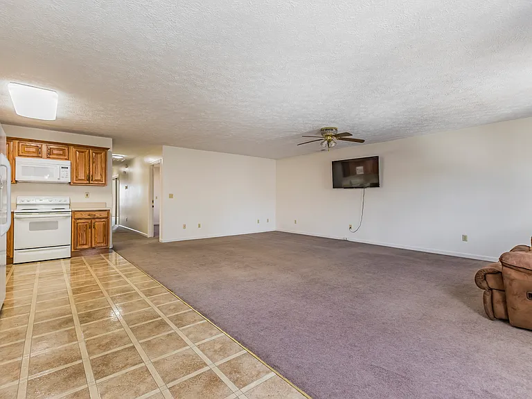 1620 W Jackson St — Photo 5