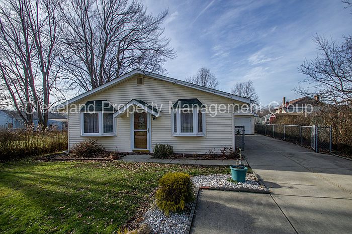 1st image of 724 E 353rd St
