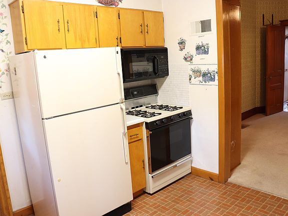 4th image of 220 N 8th St