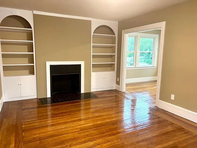 555 Lloyd Ave — Photo 2