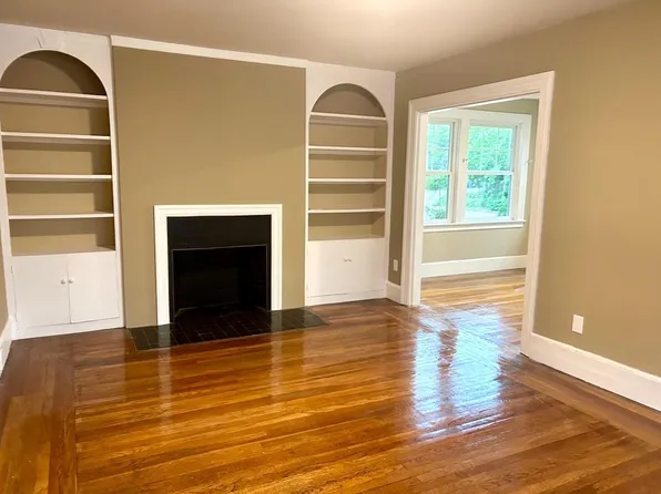 555 Lloyd Ave, Providence, RI 02906