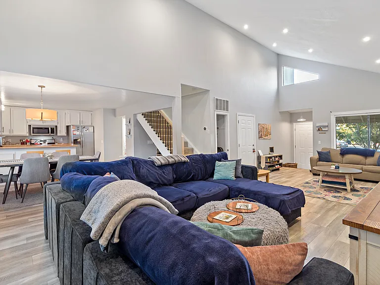 808 Milsom Pl — Photo 6