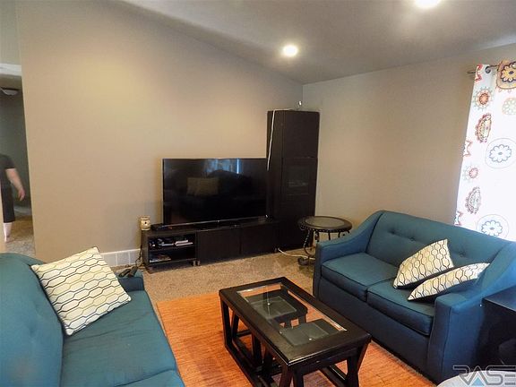4th image of 520 S Elmwood Ave