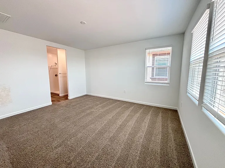 2055 W Sheridan Ave — Photo 7