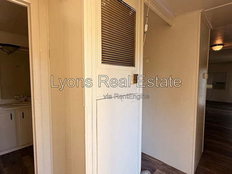 7555 Ebson Dr — Photo 4