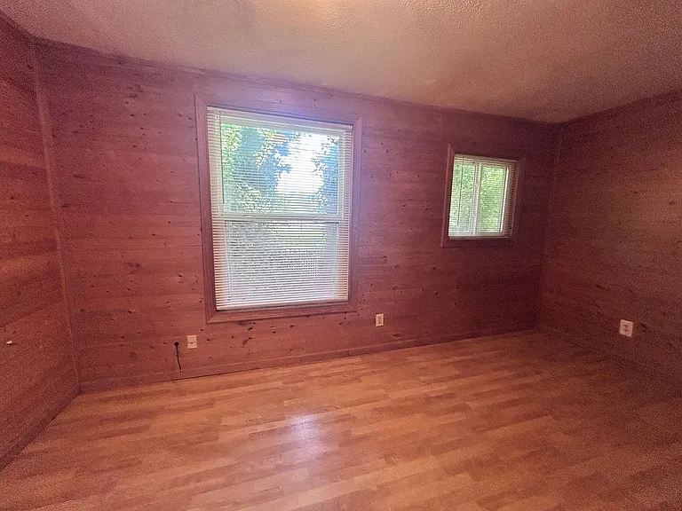 441 Haggin Ave — Photo 12