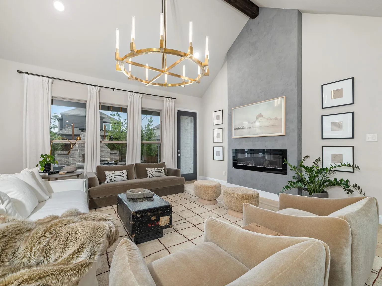 5 bed, 4.5 bath, 3517 sqft, $5,500 — Photo 1