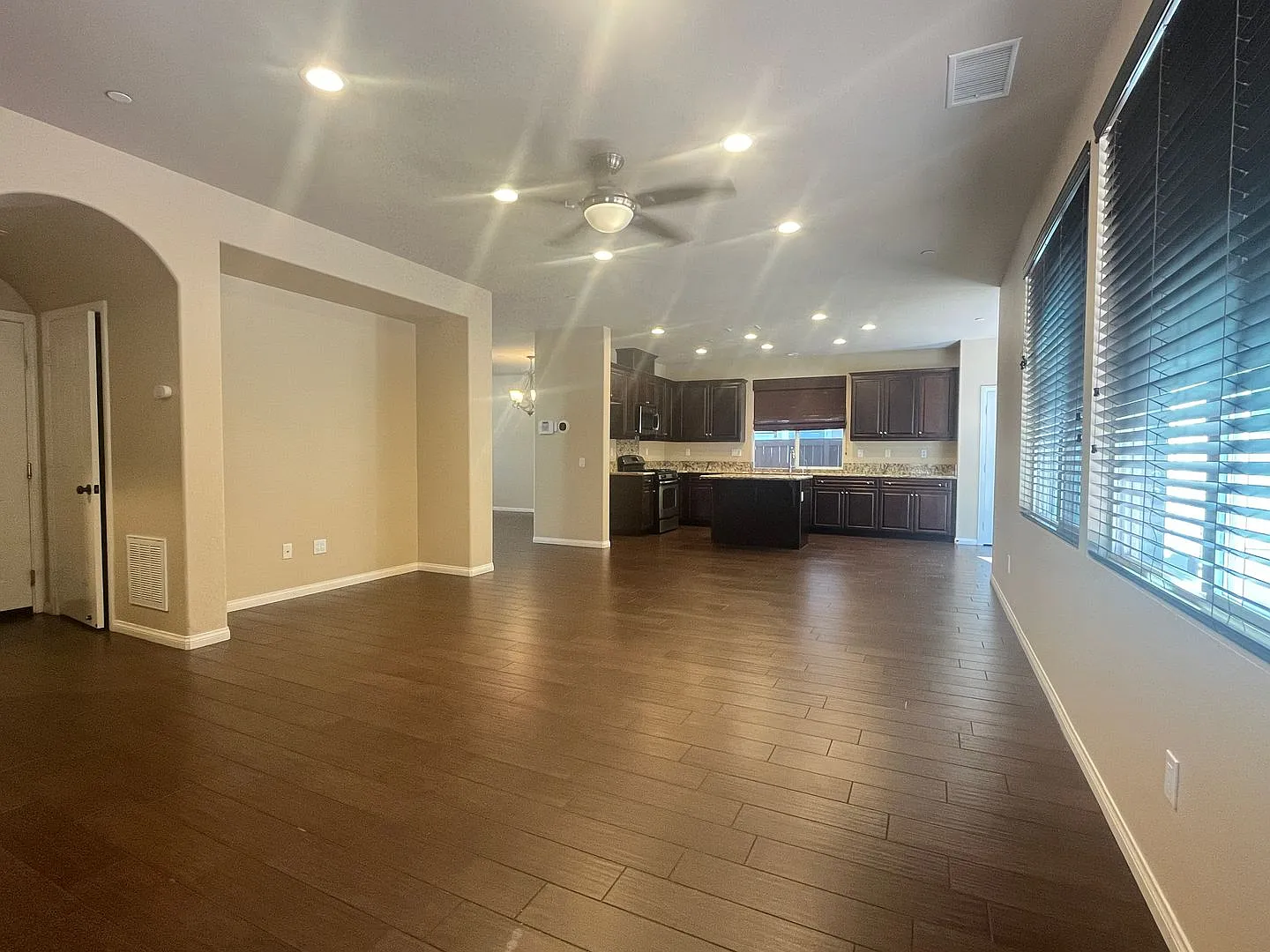 Spacious 4-Bedroom Home in Quiet Vista Cul-de-Sac — Photo 2