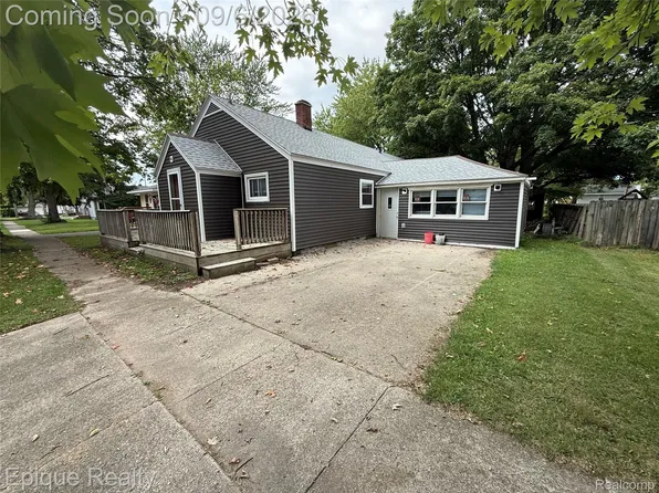 6327 Houghton St, Cass City, MI 48726
