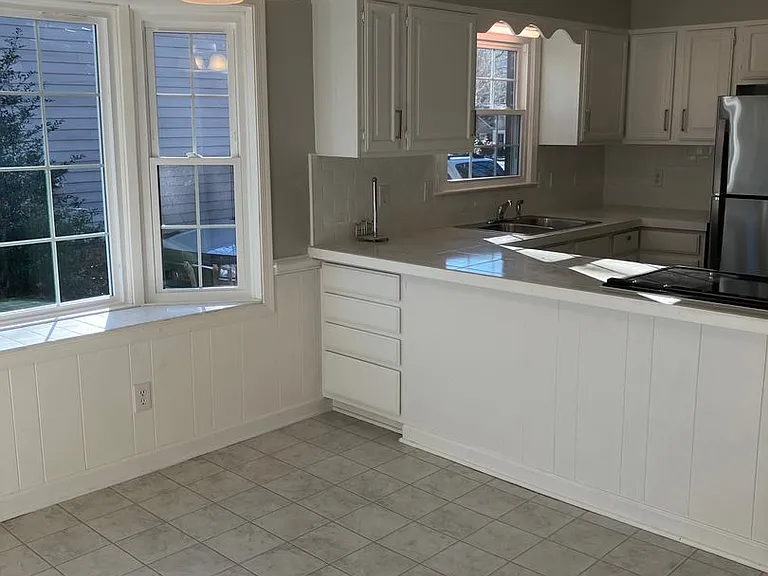 1018 Jefferson Rd — Photo 9