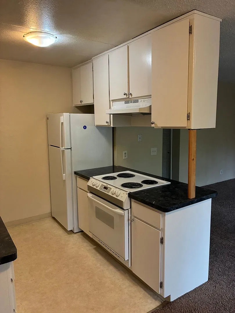 Move-In Special - One Month Free Rent - 2 Bedroom 1 Bath Close To Csuc — Photo 4