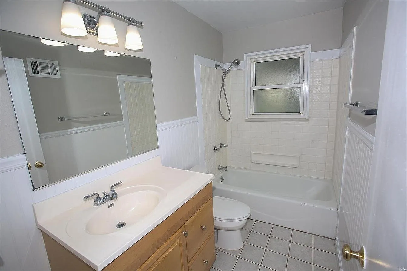 3 bed, 1050 sqft, $1,700 — Photo 3