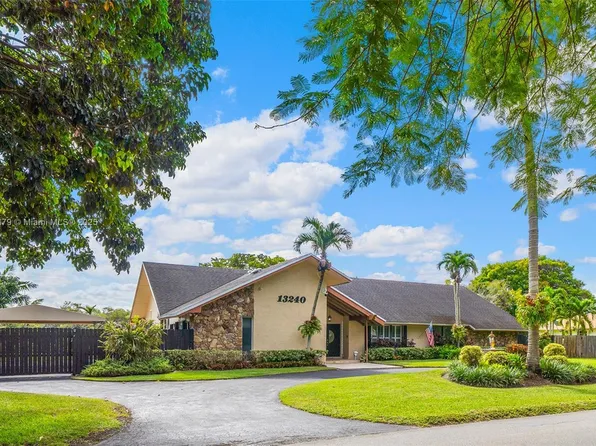 13240 N Calusa Club Dr, Miami, FL 33186
