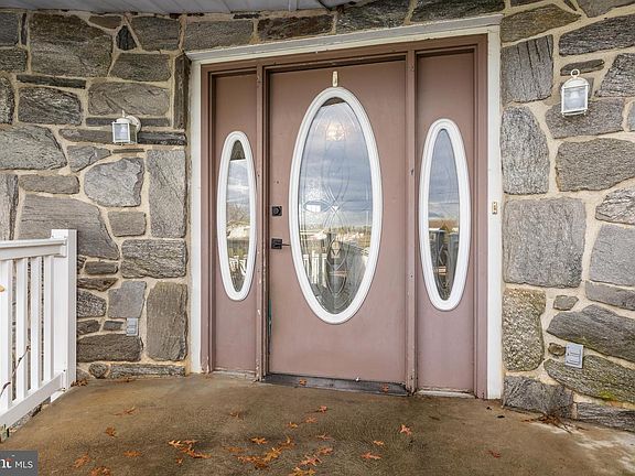 4th image of 51 Arneys Mount Rd