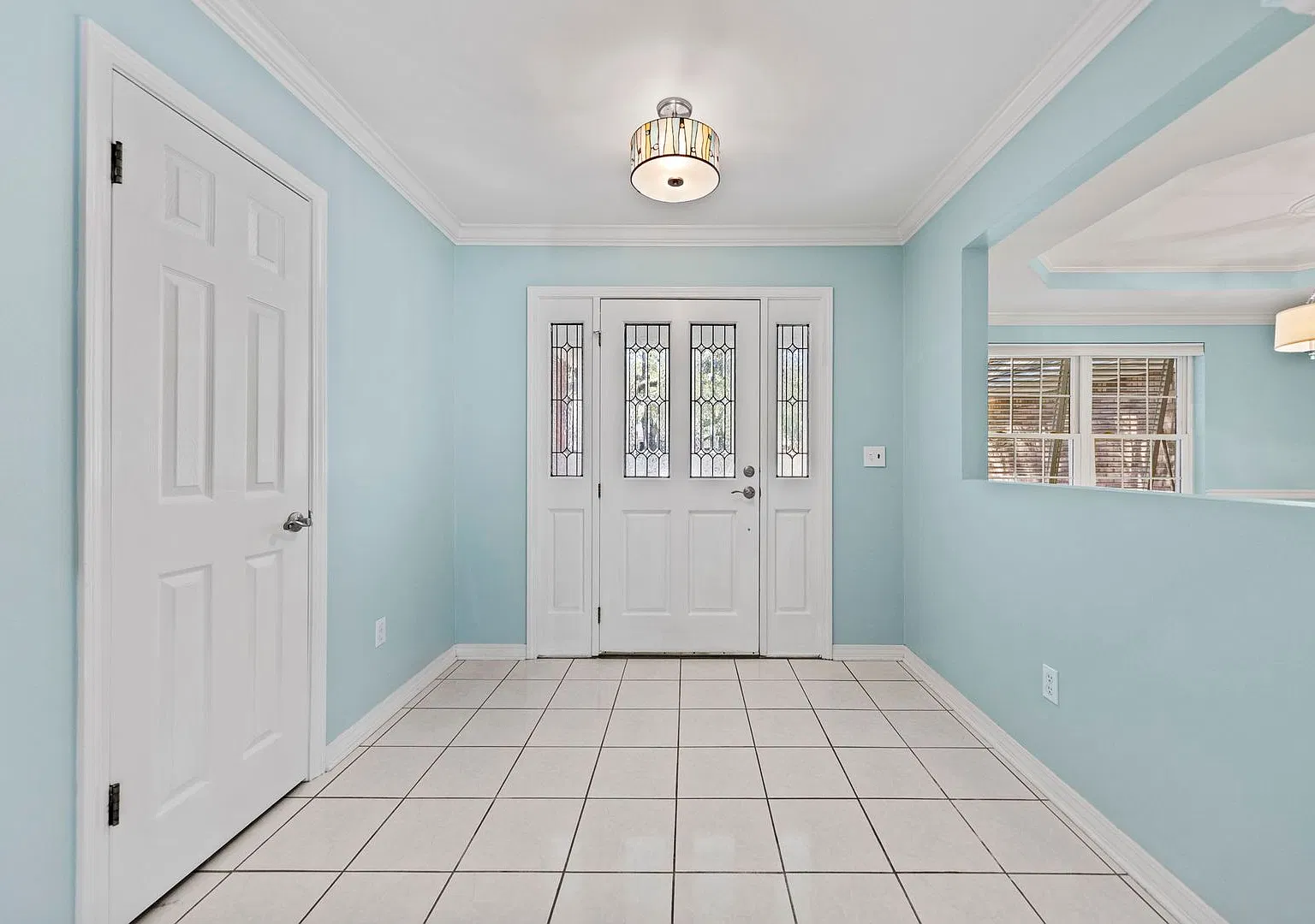 Spacious Parkwood Estates Home with Flexible Florida Room — Photo 4