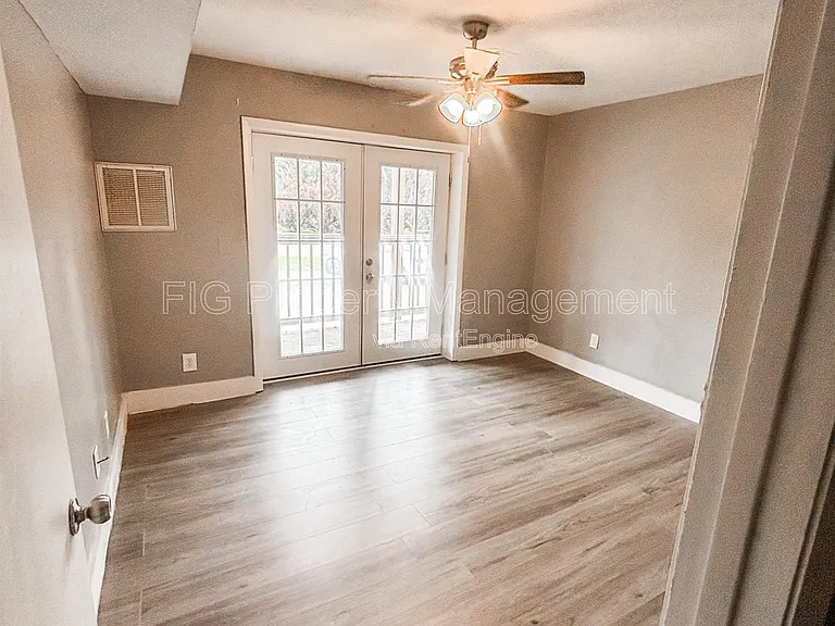 1433 Stratford Rd #1 — Photo 5