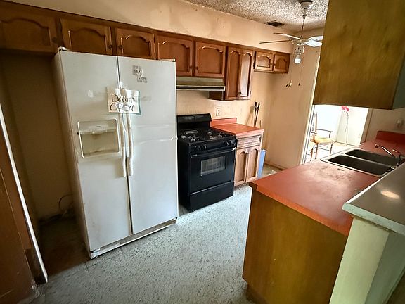 3rd image of 1625 N Olive
