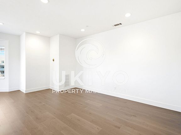 3rd image of 2933 McClure St