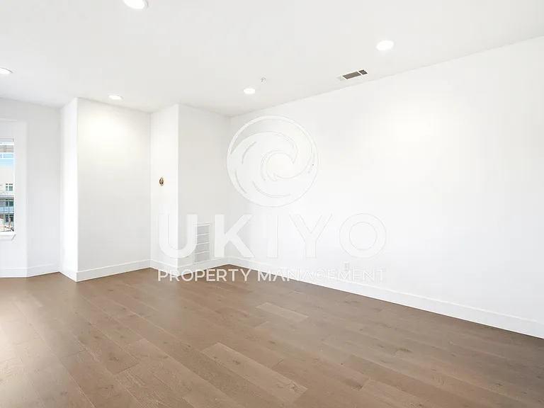 2933 McClure St — Photo 3