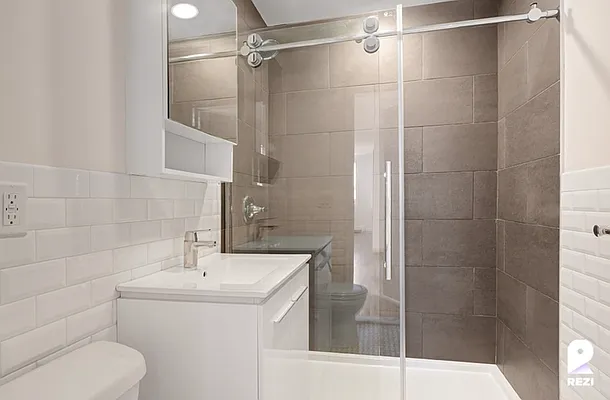 Rented by REZI | media 13