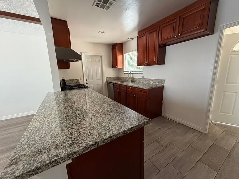 512 La Serena Dr — Photo 13