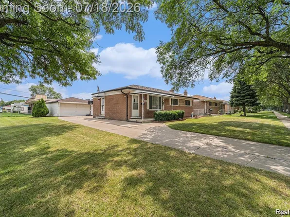 32960 Oakview Dr, Warren, MI 48092
