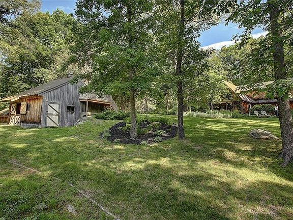 3rd image of 245 Knollridge Dr