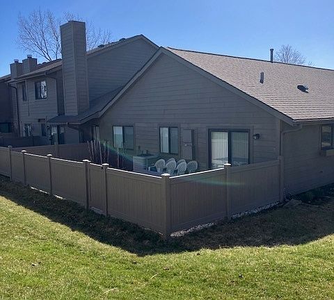 3rd image of 8053 Wildwood Ln