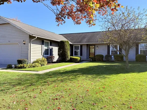 1353 Oakridge Dr, Bucyrus, OH 44820