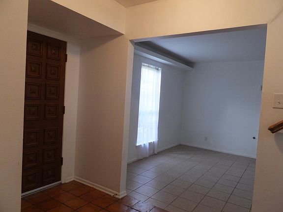 4th image of 3614 Rockview Dr