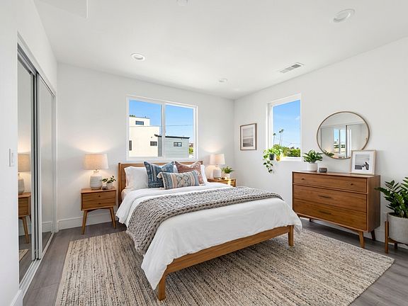 3rd image of 1150 W 38th St #199cd2581